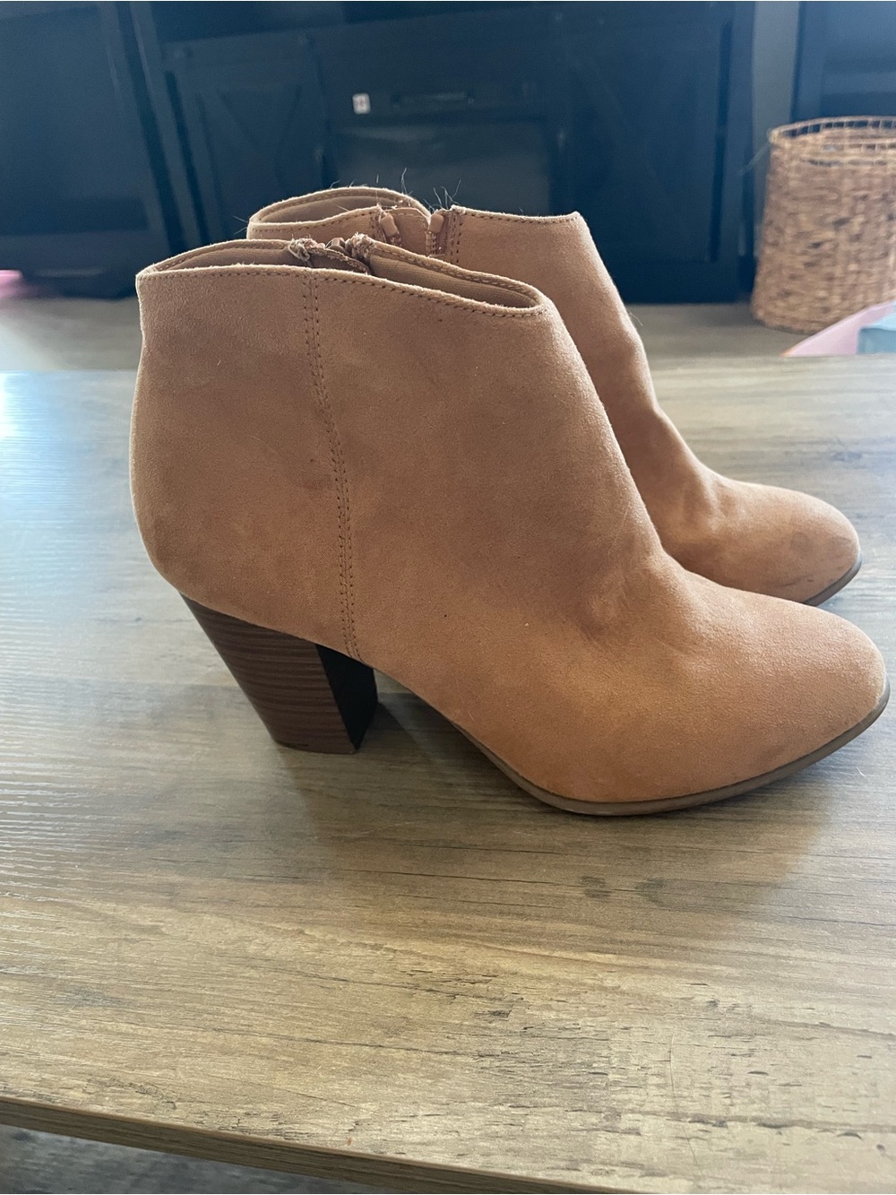 Old Navy Sueded Block heel Camel beige Booties w subtle side zipper Women’s 9